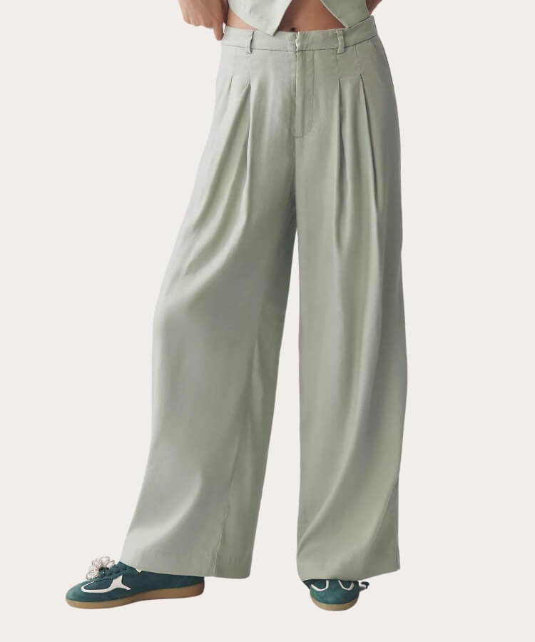Pleated Wide-Leg Linen Trousers